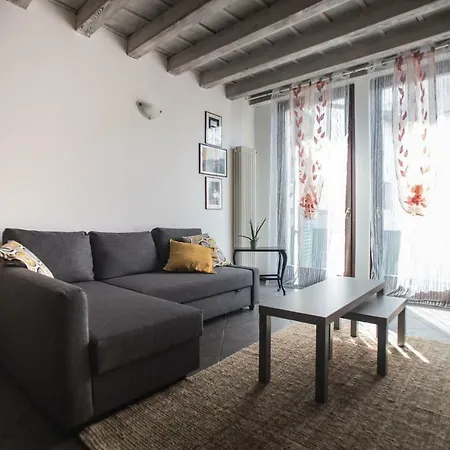 Osei 1 - The Hawk Appartement *